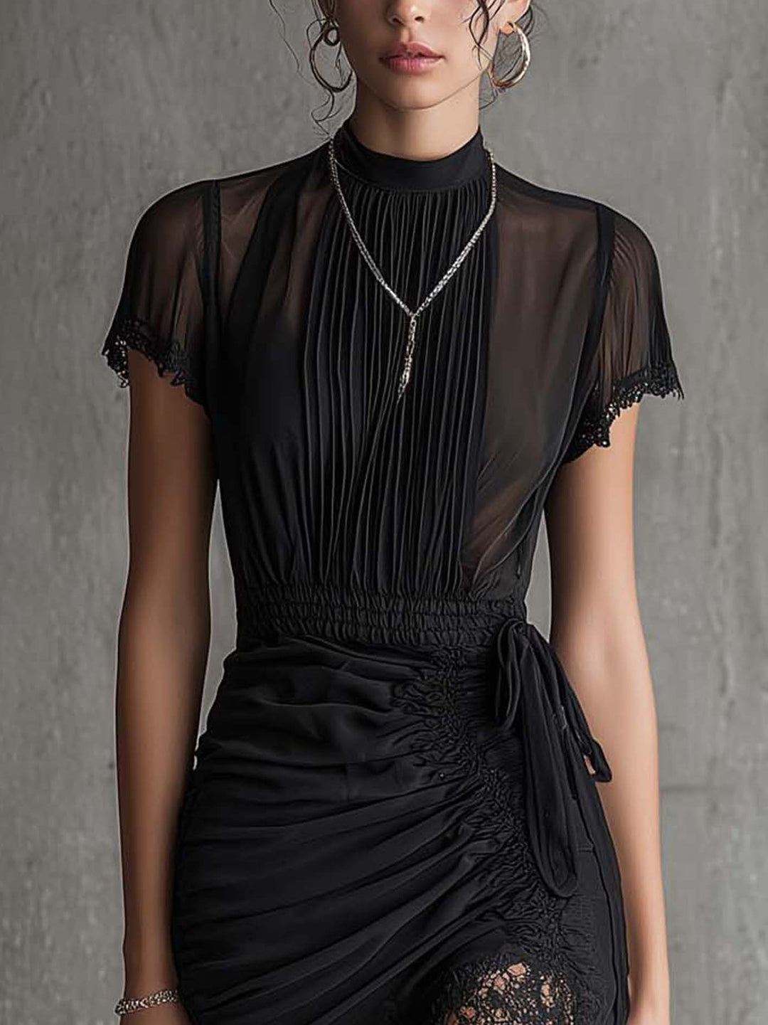 Abito Mini in Chiffon Nero con Vita Plissettata
