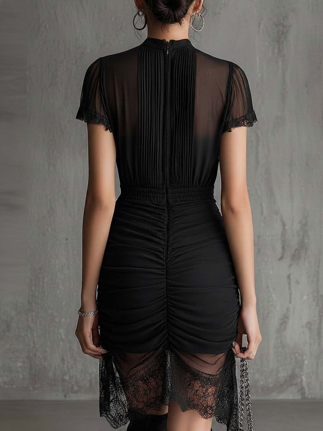 Abito Mini in Chiffon Nero con Vita Plissettata